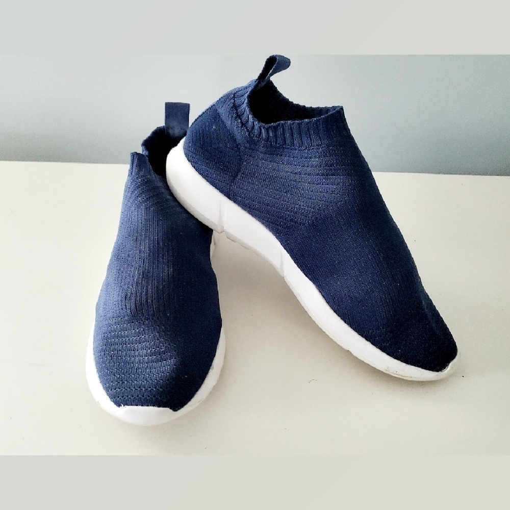 Steve Madden Navy and White Snaekers